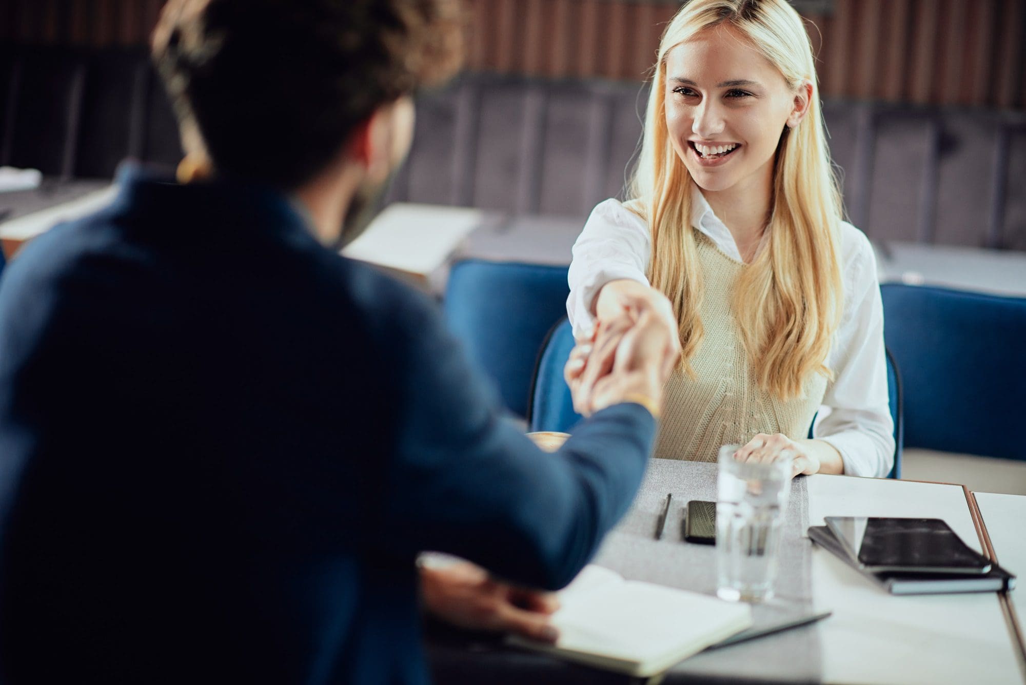 sonrisa en la entrevista de trabajo mas oportunidades
