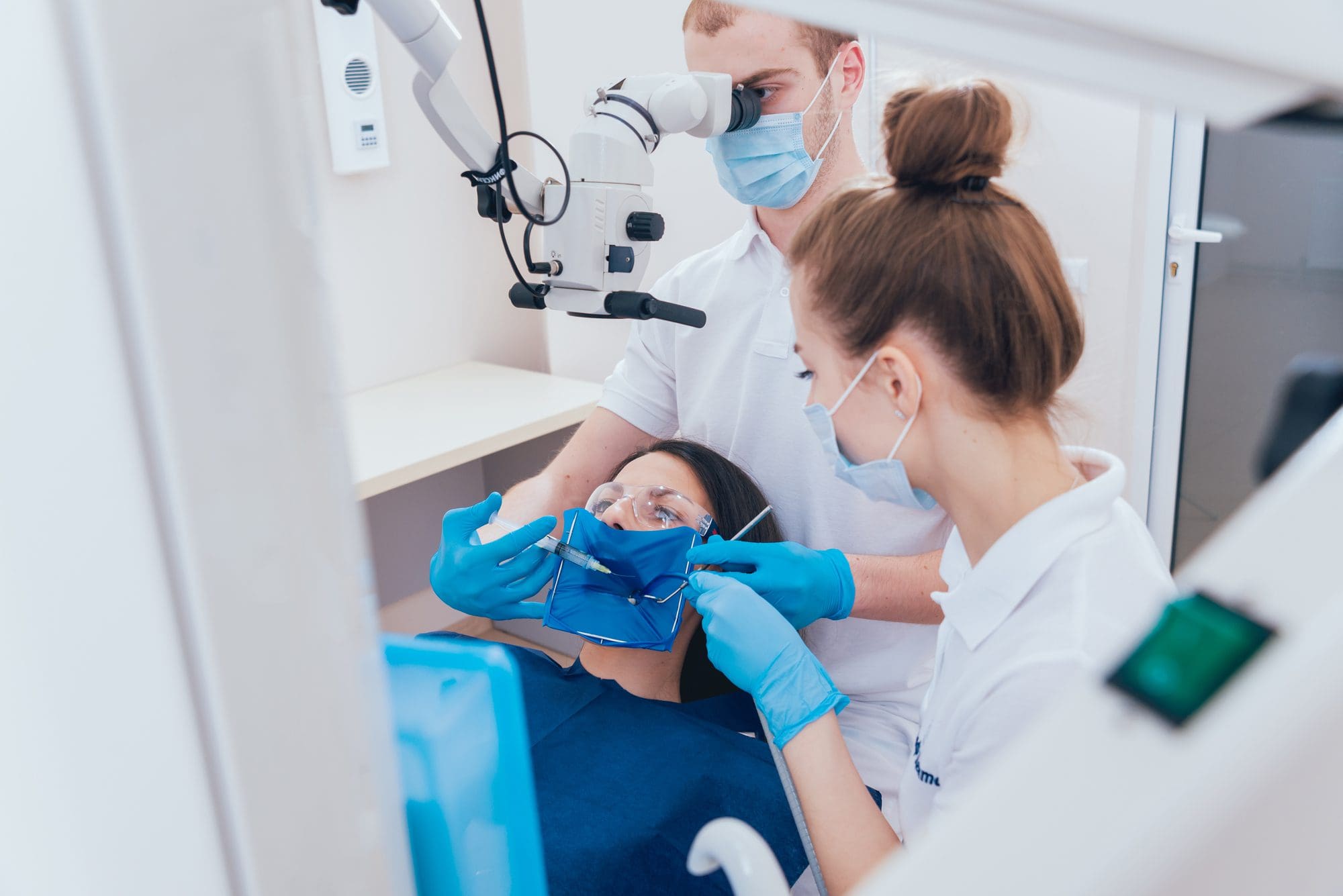 El tratamiento de los conductos radiculares bajo el microscopio - problemas dentales mas comunes