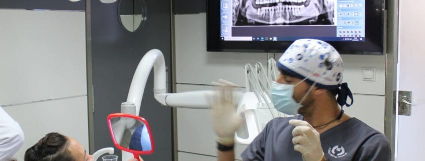 Publicados en el Diario Información: Siempre a la vanguardia en salud bucodental 4 tratamiento dental diseño de sonrisa perfecta en clinica dental benalua