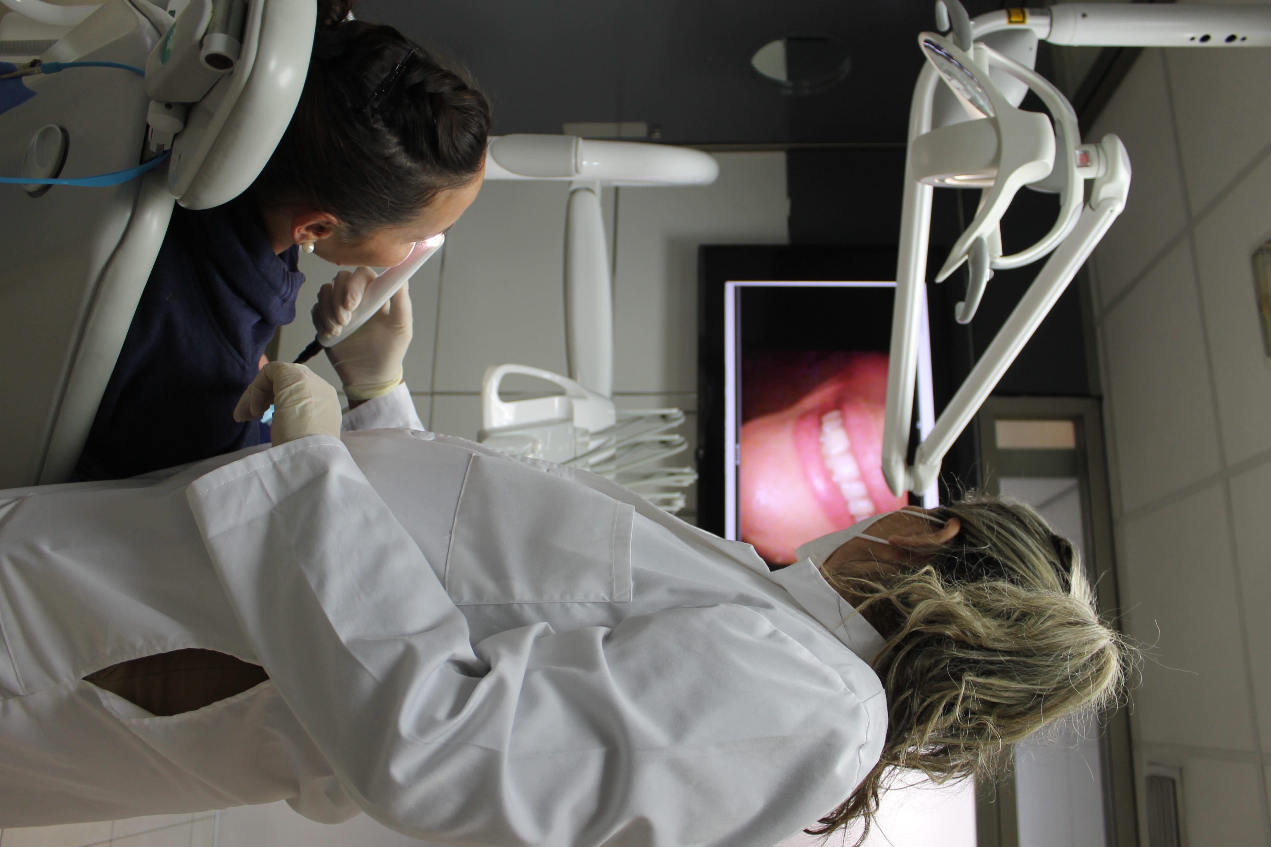 tratamiento dental en clinica dental benalua