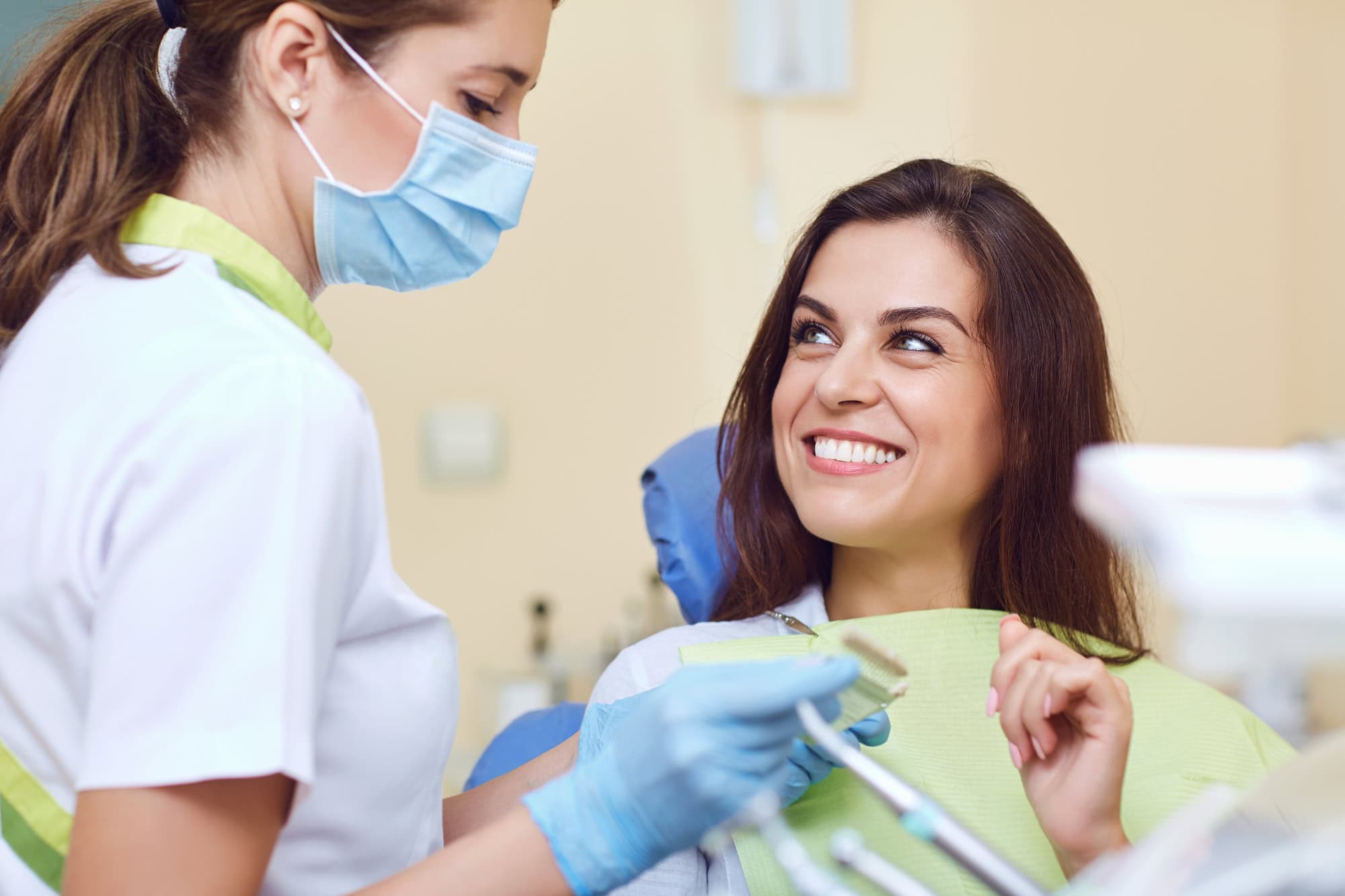 La Importancia del Blanqueamiento Dental Profesional frente a los Métodos Caseros 12 importancia blanqueamiento dental profesional