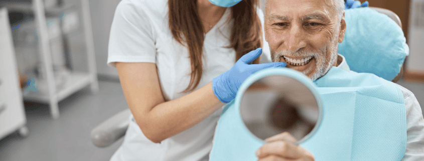 Dentaduras postizas vs. Implantes: ¿Cuál es la mejor opción? 4 dentaduras postizas vs. implantes