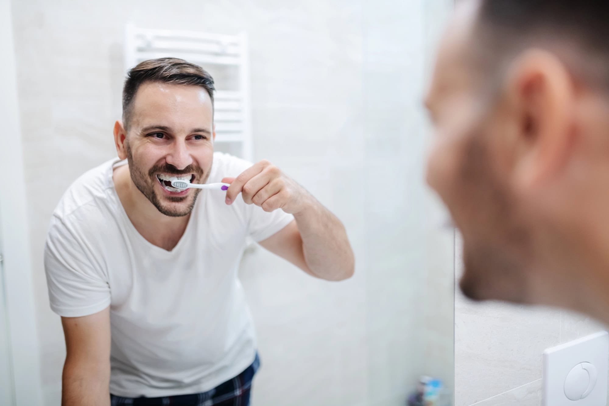 Causas Comunes de la Halitosis y Cómo Combatirla 12 limpieza dental detalle