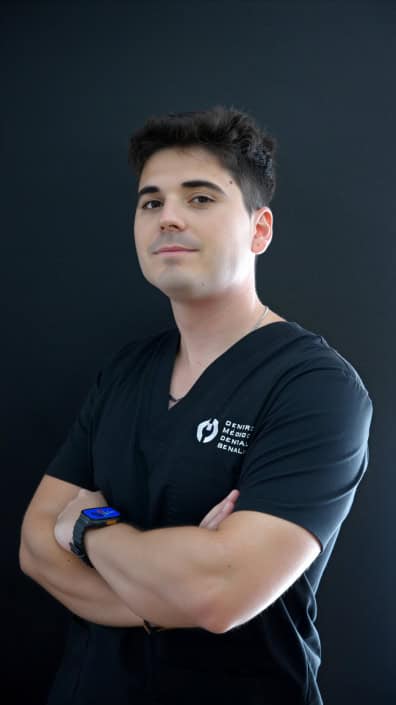 Dr. Estelio Sánchez, odontólogo de Clínica Dental Benalúa