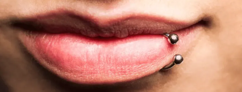 Piercing en el labio inferior, uno de los piercings bucales más habituales